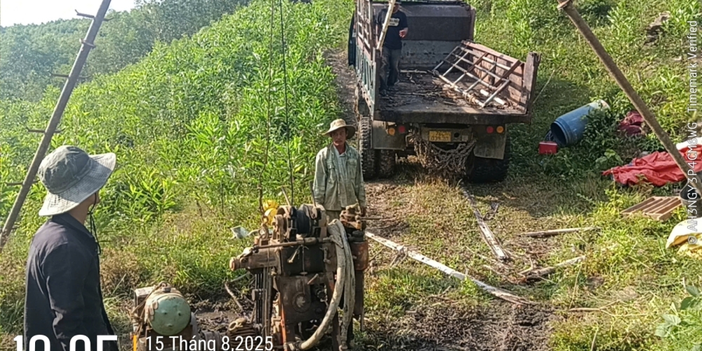 Khoan khảo sát khoáng sản đất làm vật liệu san lấp tại mỏ đất Dốc Mốc 2, xã Ba Tơ, tỉnh Quảng Ngãi