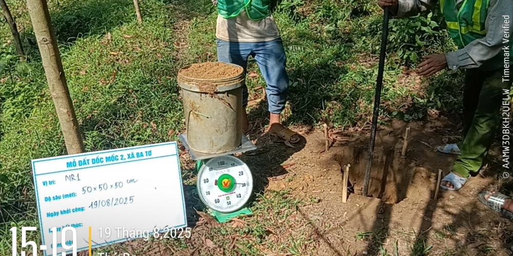 Khoan khảo sát khoáng sản đất làm vật liệu san lấp tại mỏ đất Dốc Mốc 2, xã Ba Tơ, tỉnh Quảng Ngãi