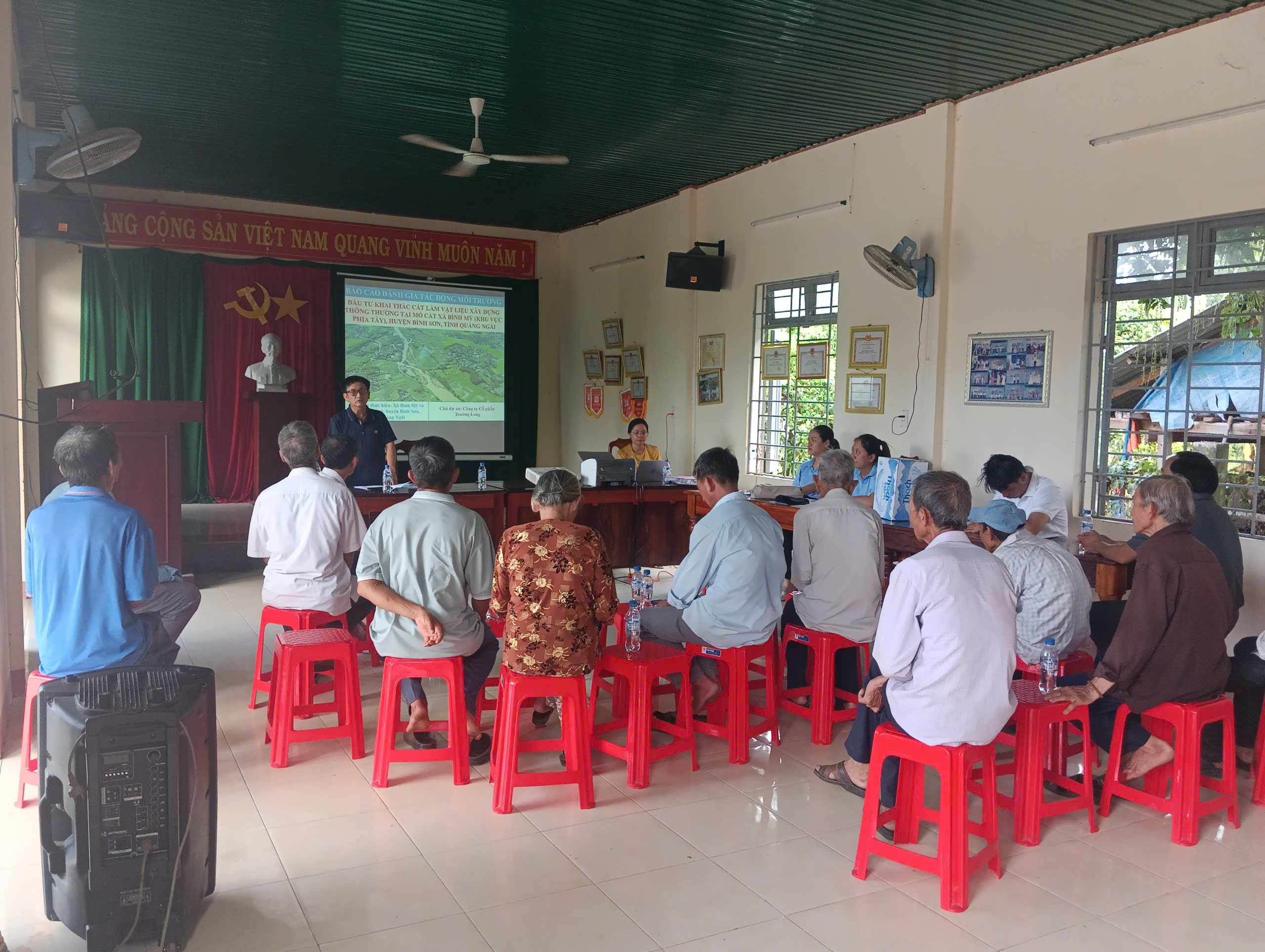 Lãnh đạo địa phương phát biểu góp ý